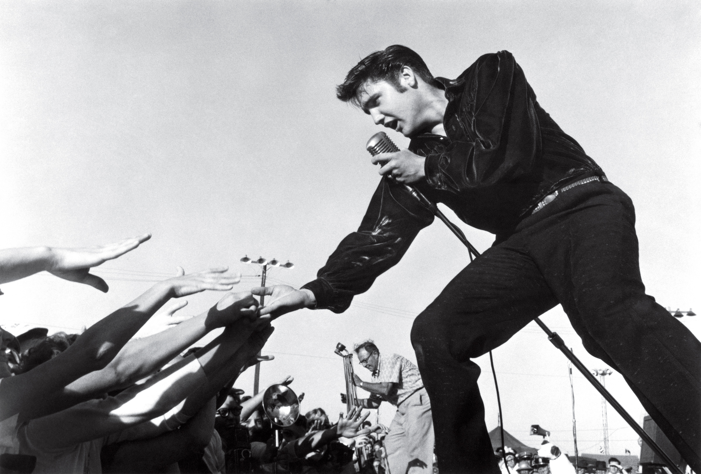 Elvis Presley in Tupelo, Mississippi
Sept 26, 1956
© 1978 Roger MarshutzÑMPTV